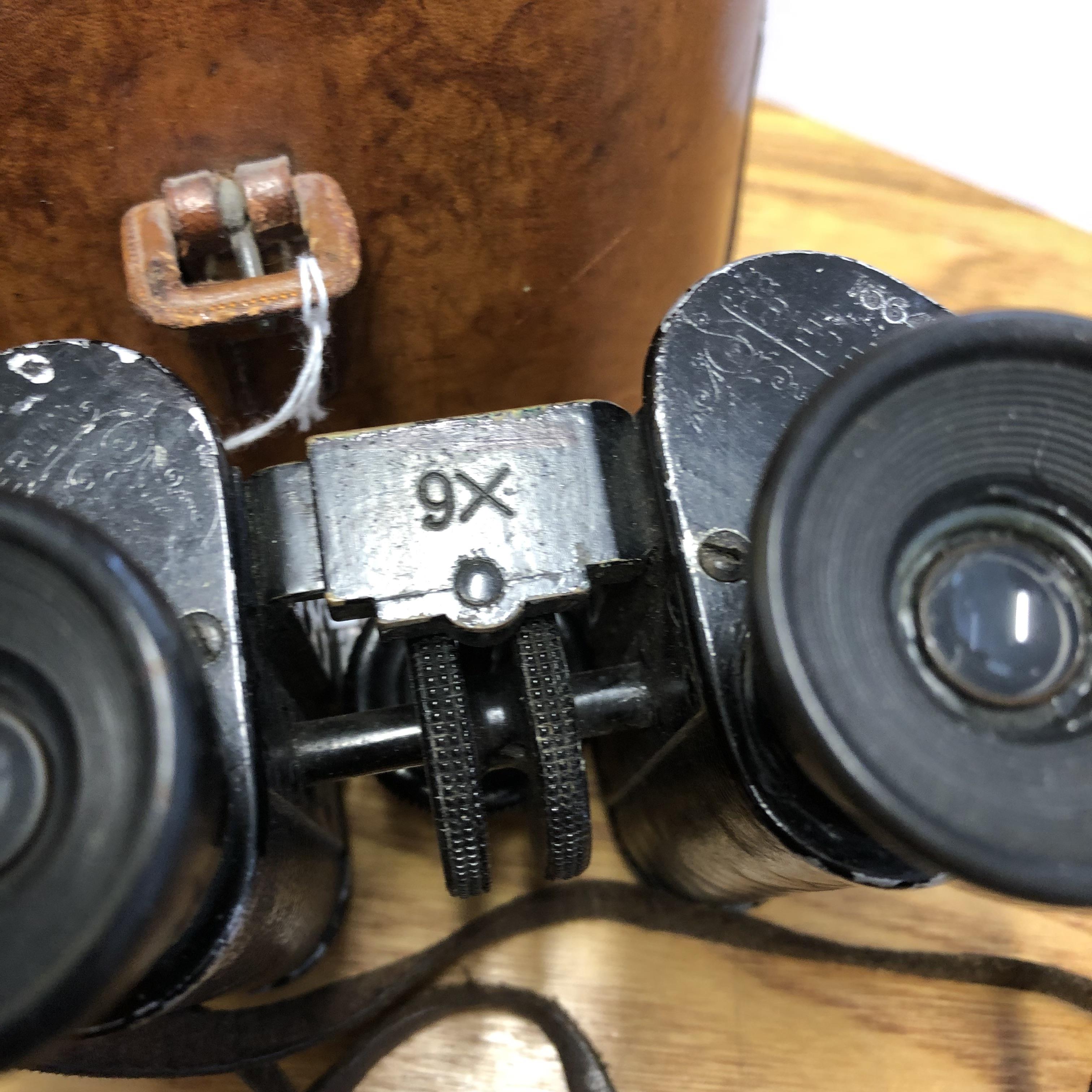 LEATHER CASED PAIR OF WWI GERMAN C.P. GOERTZ, BERLIN FRIEDE BINOCULARS, MAGNIFICATION X 6 SERIAL NO. - Image 3 of 6