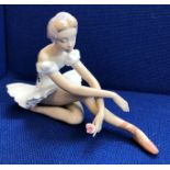 LLADRO SEATED BALLERINA WITH ROSE