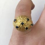 18CT GOLD AND SAPPHIRE BASKET WEAVE RING 10.