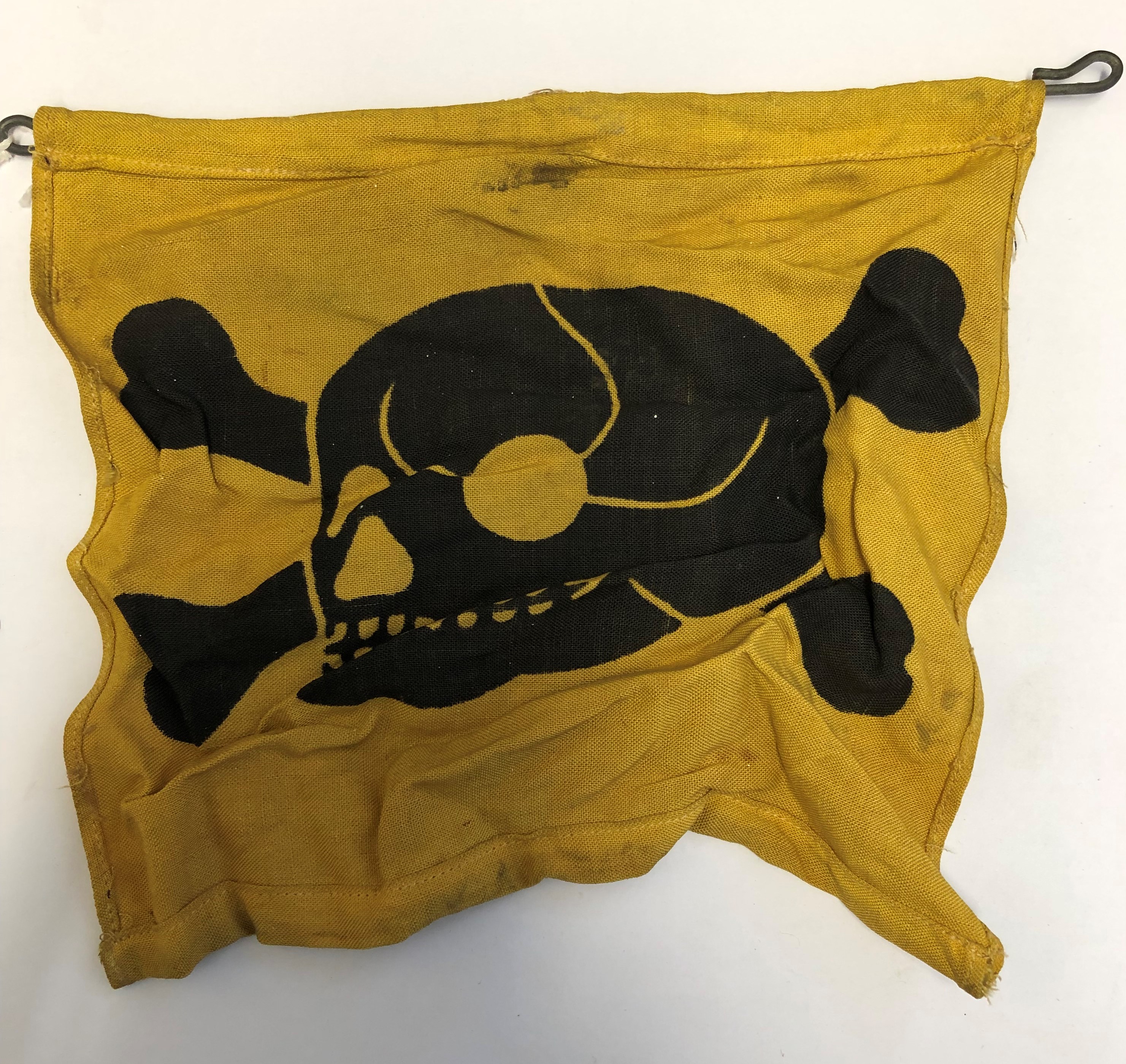 WWII GERMAN MINE/GAS WARNING FLAG