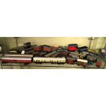 SHELF OF VARIOUS LOOSE 00 GAUGE ROLLING STOCK AND CARRIAGES