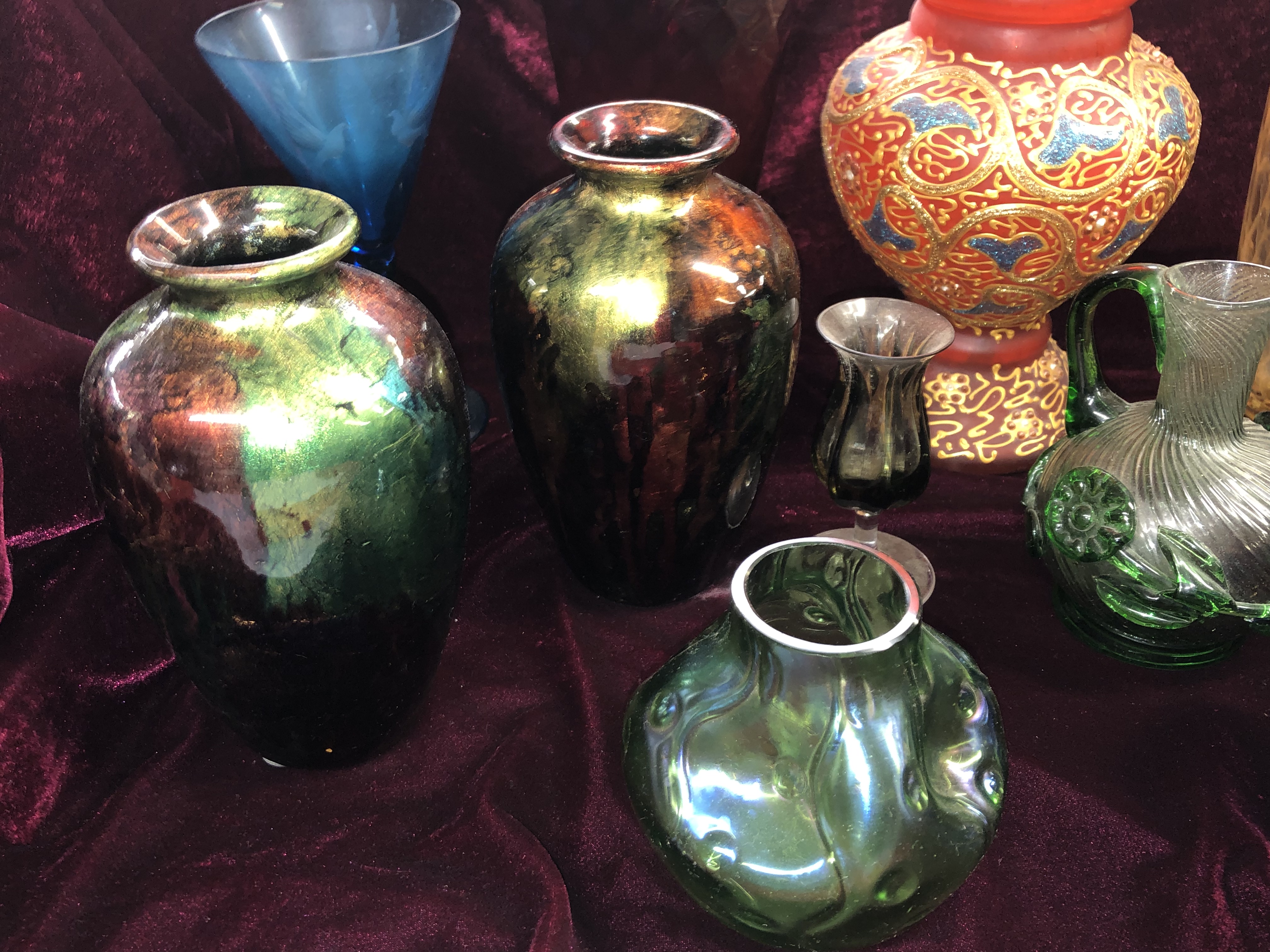 TRAY OF COLOURED GLASSWARES INCLUDING RUBY TAPERED VASE, BLUE ETCHED TWIST STEM GOBLET, - Image 3 of 4