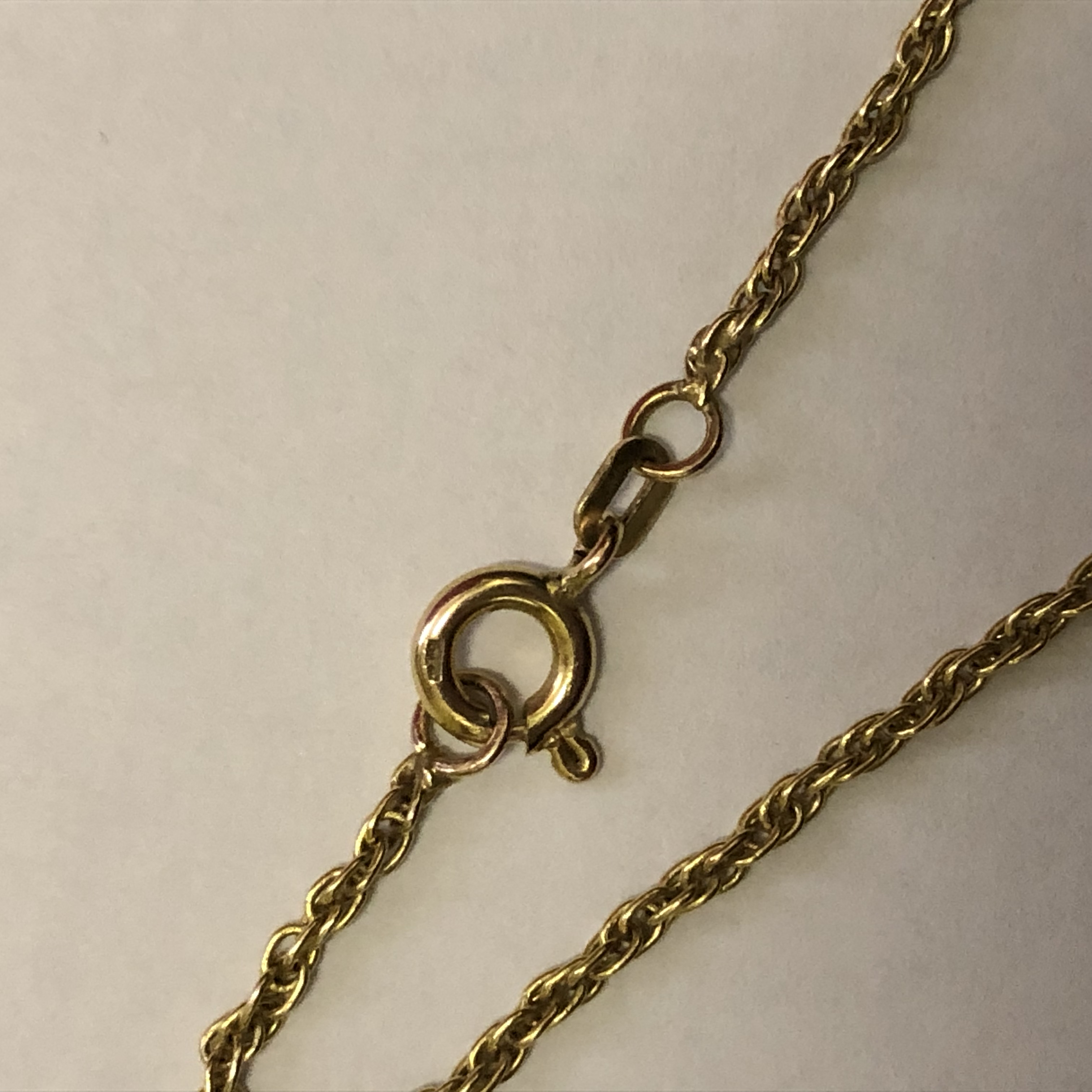 9CT GOLD BELCHER CHAIN WITH 9CT GOLD CAT PENDANT AND A 9CT GOLD SAPPHIRE AND DIAMOND CHIP OBLONG - Image 3 of 7