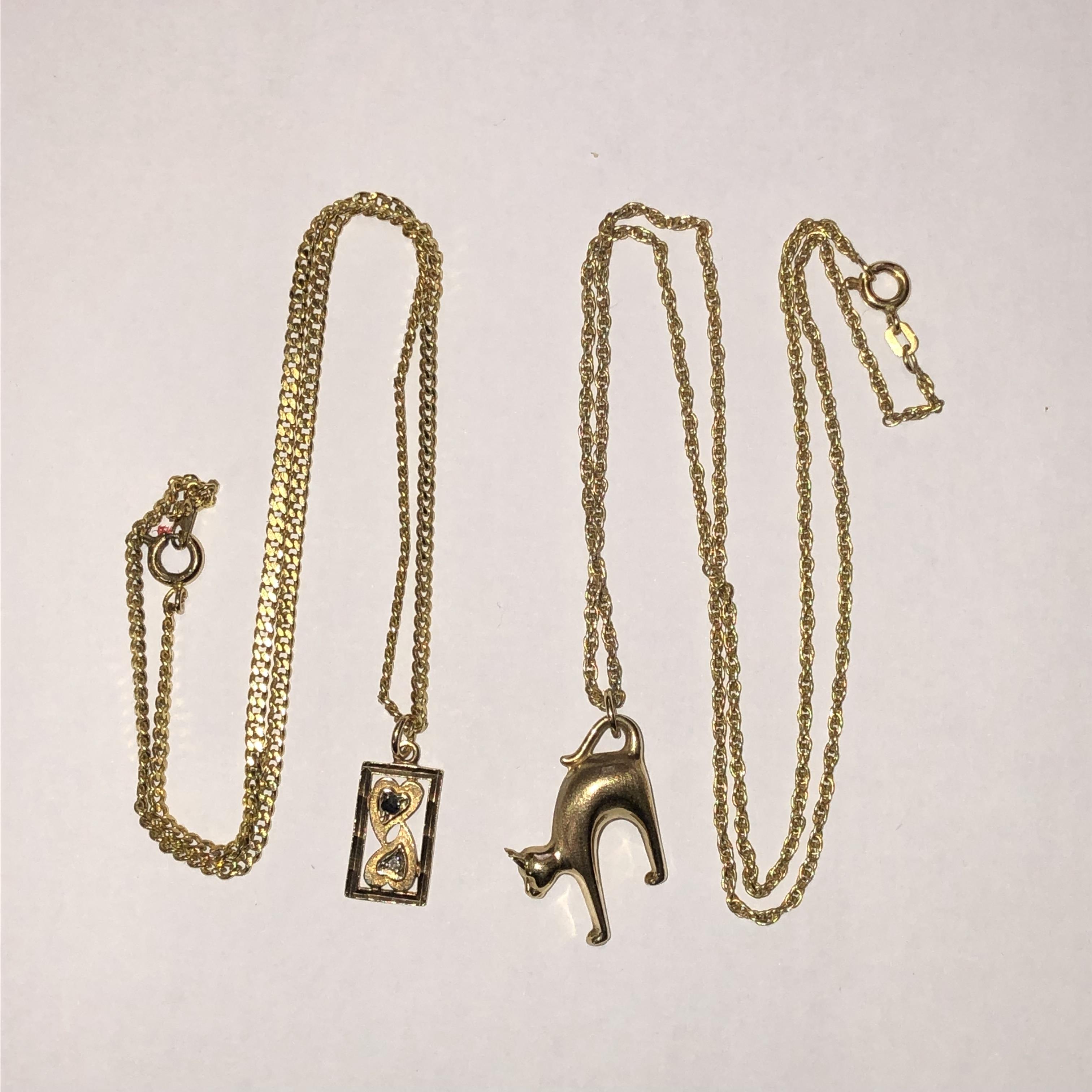 9CT GOLD BELCHER CHAIN WITH 9CT GOLD CAT PENDANT AND A 9CT GOLD SAPPHIRE AND DIAMOND CHIP OBLONG