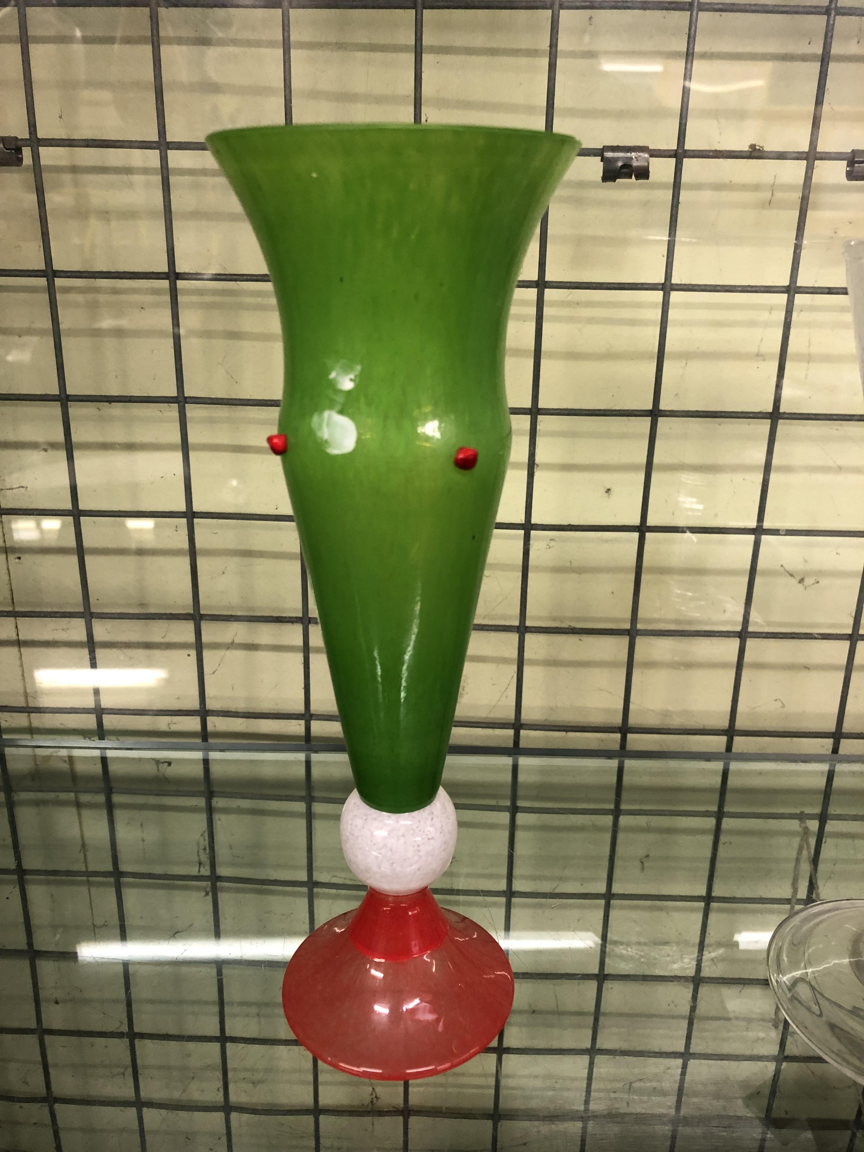 MURANO GLASS GOBLET 21CM H AND A GREEN TAPERED VASE - Image 3 of 3