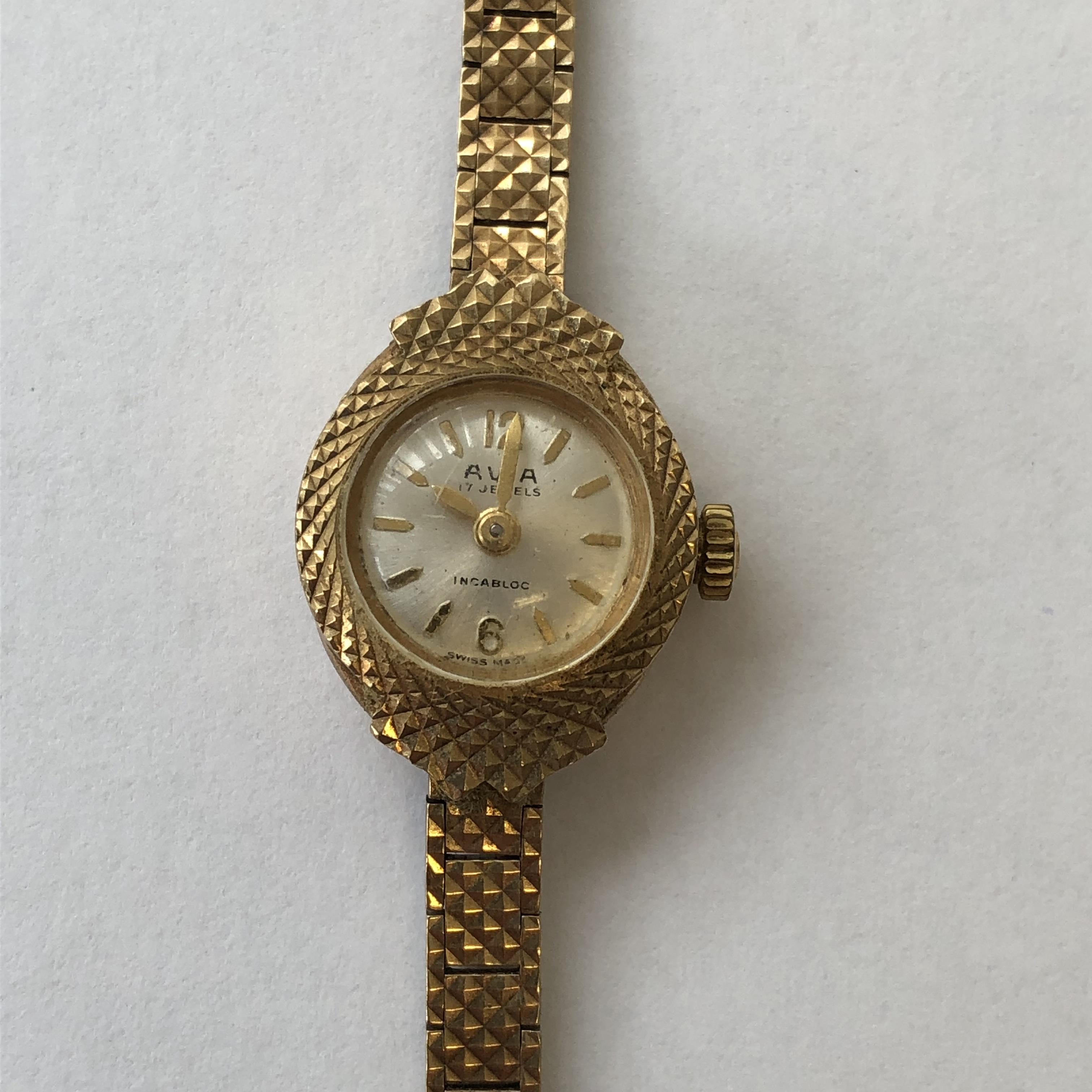 9CT GOLD AVIA WRIST WATCH ON 9CT GOLD BRACELET STRAP 13.