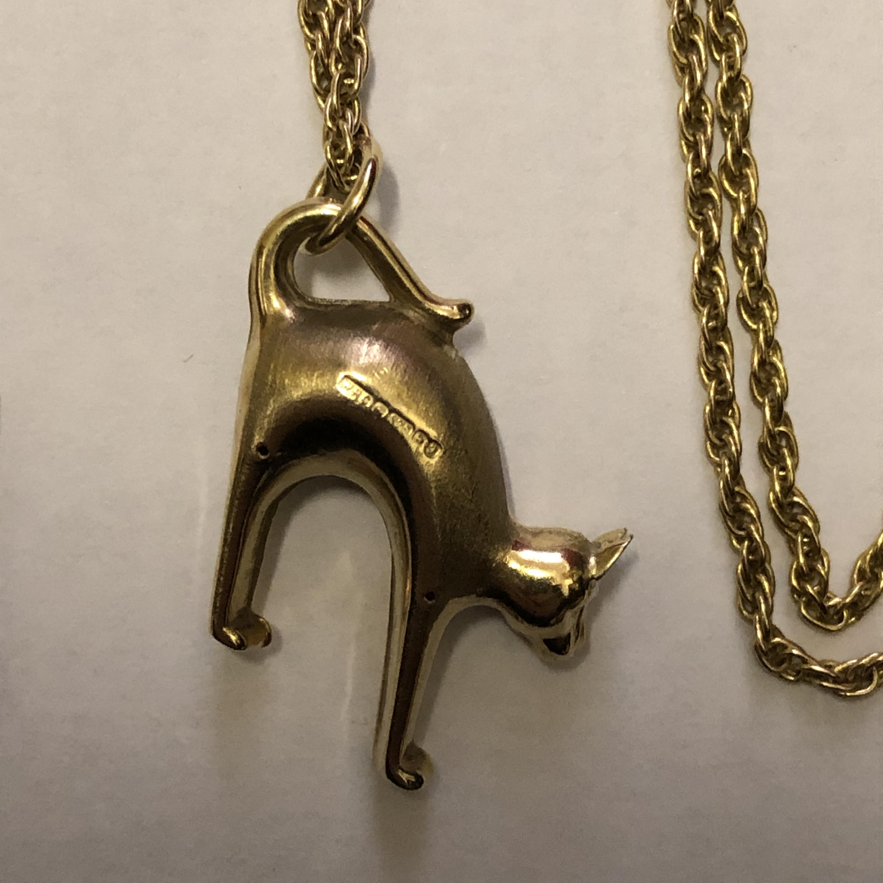 9CT GOLD BELCHER CHAIN WITH 9CT GOLD CAT PENDANT AND A 9CT GOLD SAPPHIRE AND DIAMOND CHIP OBLONG - Image 2 of 7