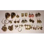SELECTION OF 9CT GOLD KNOT EARRINGS, CZ STUDS, AND OTHERS 21.