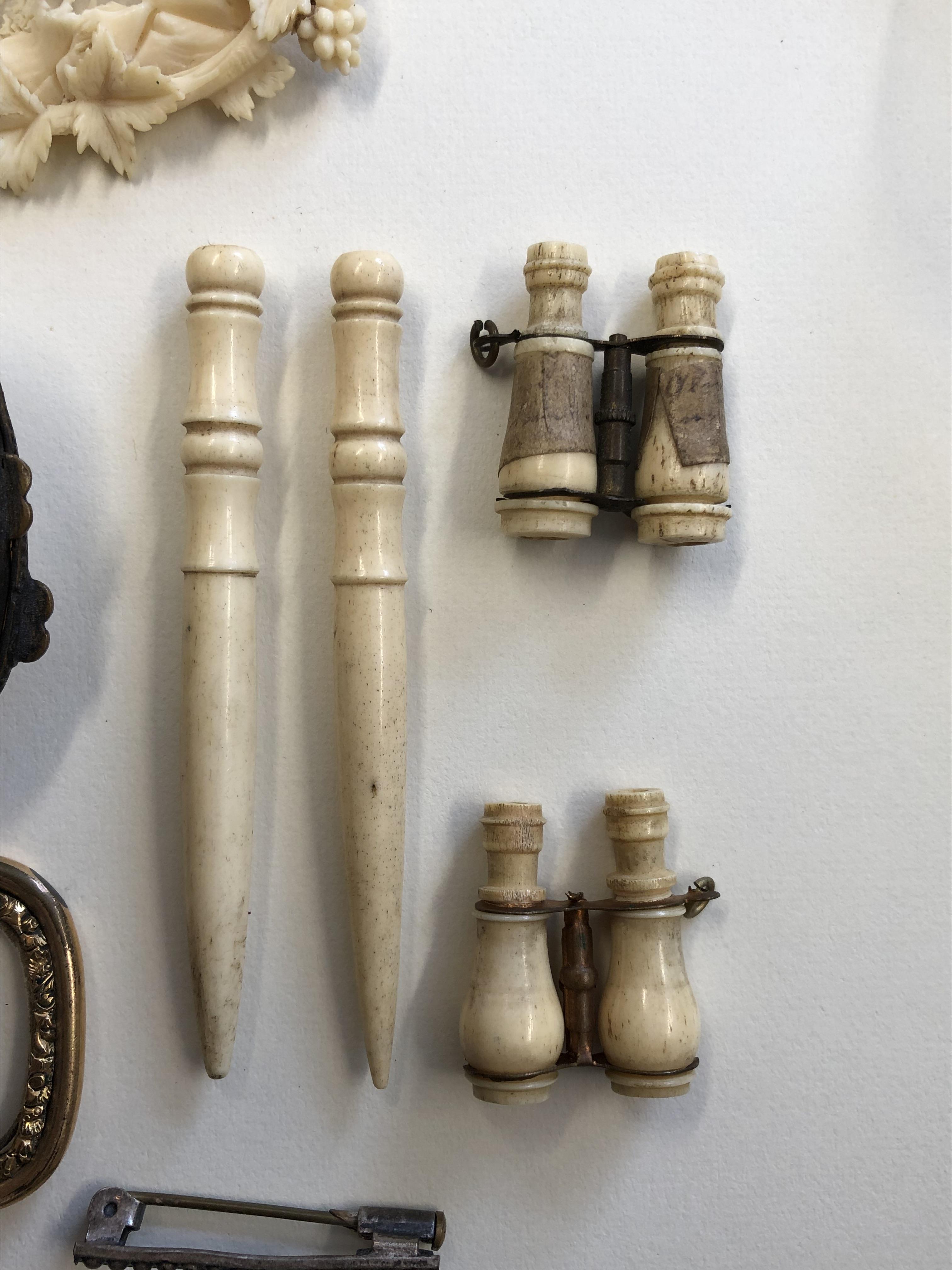 19TH CENTURY IVORY LETTER OPENER WITH STAG IN CAMEO HANDLE, MINIATURE BONE BINOCULARS, - Image 4 of 7