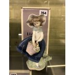 BOXED LLADRO PORCELAIN FIGURE - PRETTY PICKINGS 0522