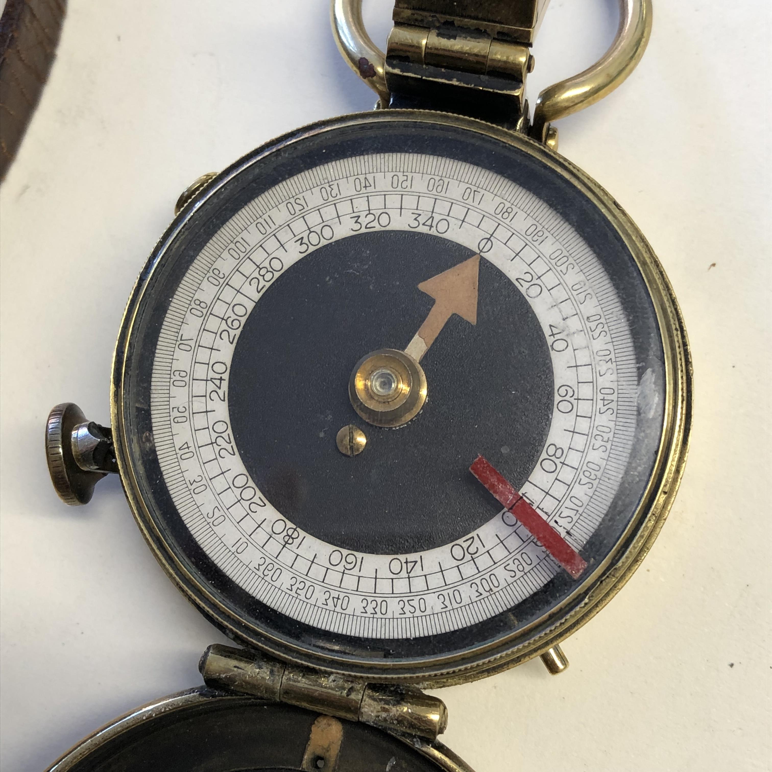 WWI 1917 PRISMATIC MILITARY FIELD POCKET COMPASS WITH LEATHER CASE, STAMPED '1917 - R. - Image 6 of 8