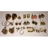 SELECTION OF 9CT GOLD KNOT EARRINGS, CZ STUDS AND OTHERS 21.