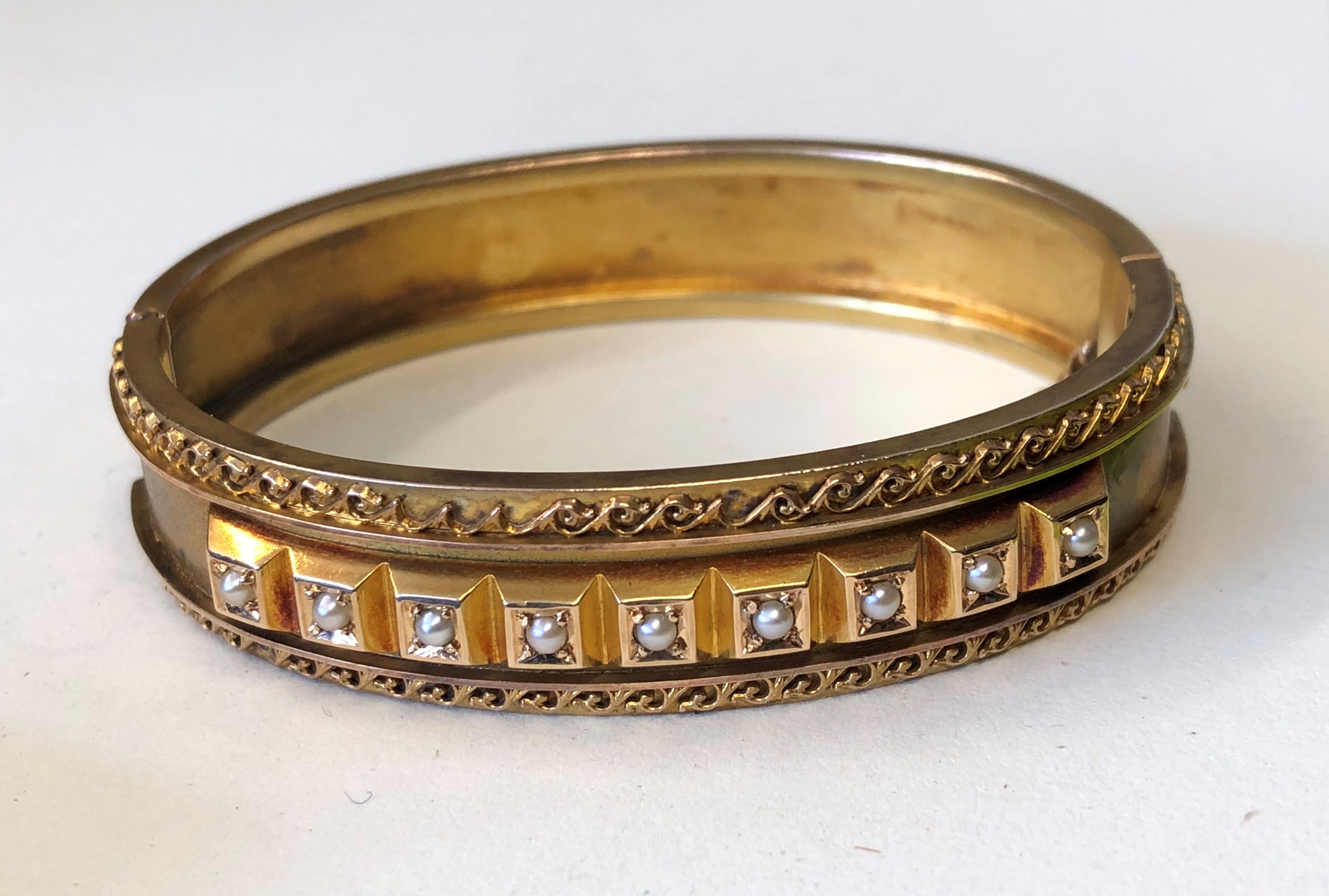 VICTORIAN YELLOW METAL AND SEED PEARL ENCASED BANGLE WITH SAFETY CHAIN 22.