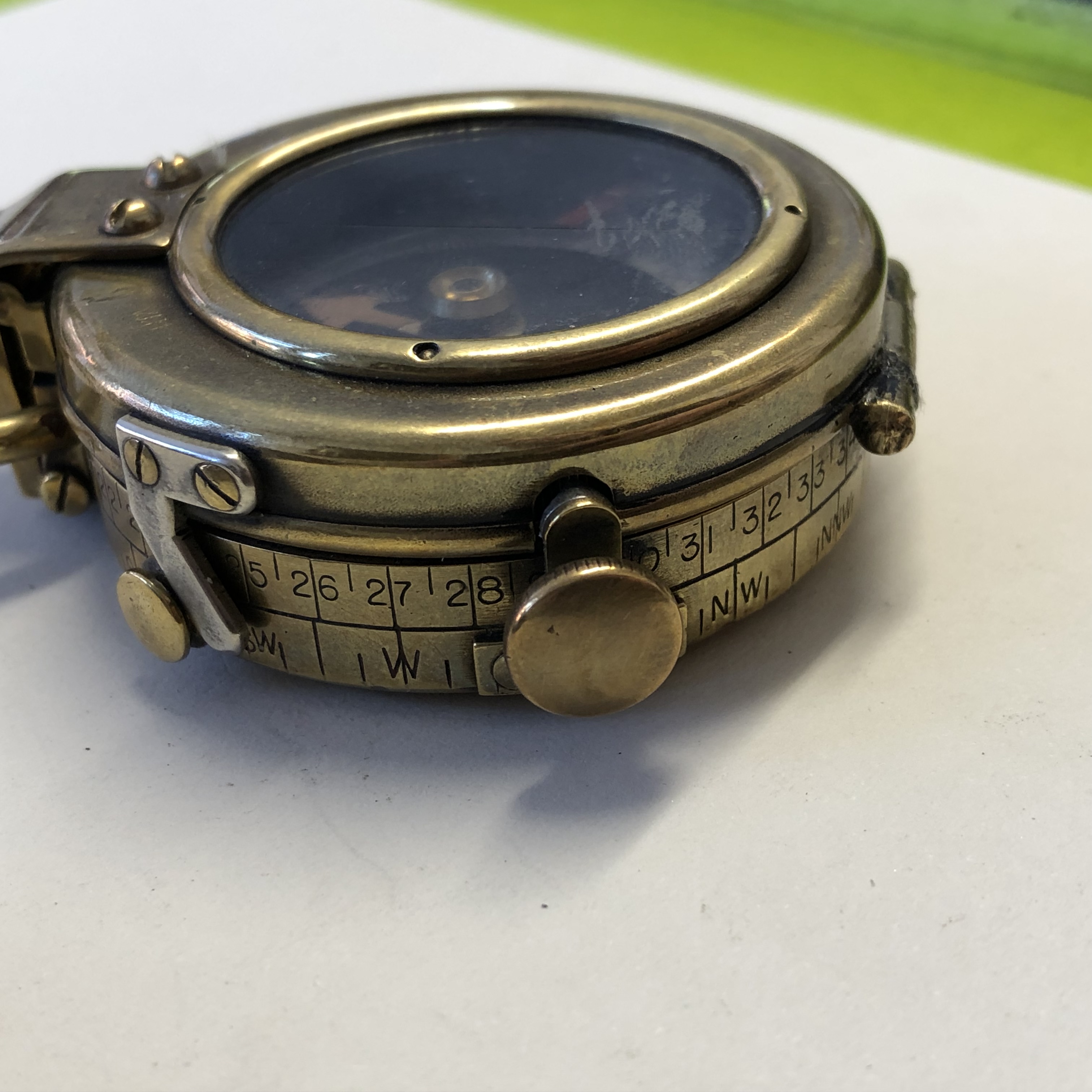 WWI 1917 PRISMATIC MILITARY FIELD POCKET COMPASS WITH LEATHER CASE, STAMPED '1917 - R. - Image 3 of 8