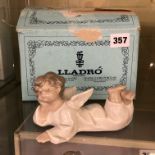 BOXED LLADRO PORCELAIN FIGURE - ANGEL RECLINING 4541