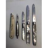 THREE SILVER BLADED MOTHER OF PEARL BACKED FOLDING POCKET/FRUIT KNIVES,