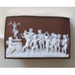 9CT YELLOW GOLD RECTANGULAR CARVED CAMEO BROOCH DEPICTING A CLASSICAL SCENE