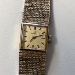 LADIES 17 JEWELLED OMEGA 9CT GOLD WRIST WATCH WITH BARK EFFECT BRACELET 25.