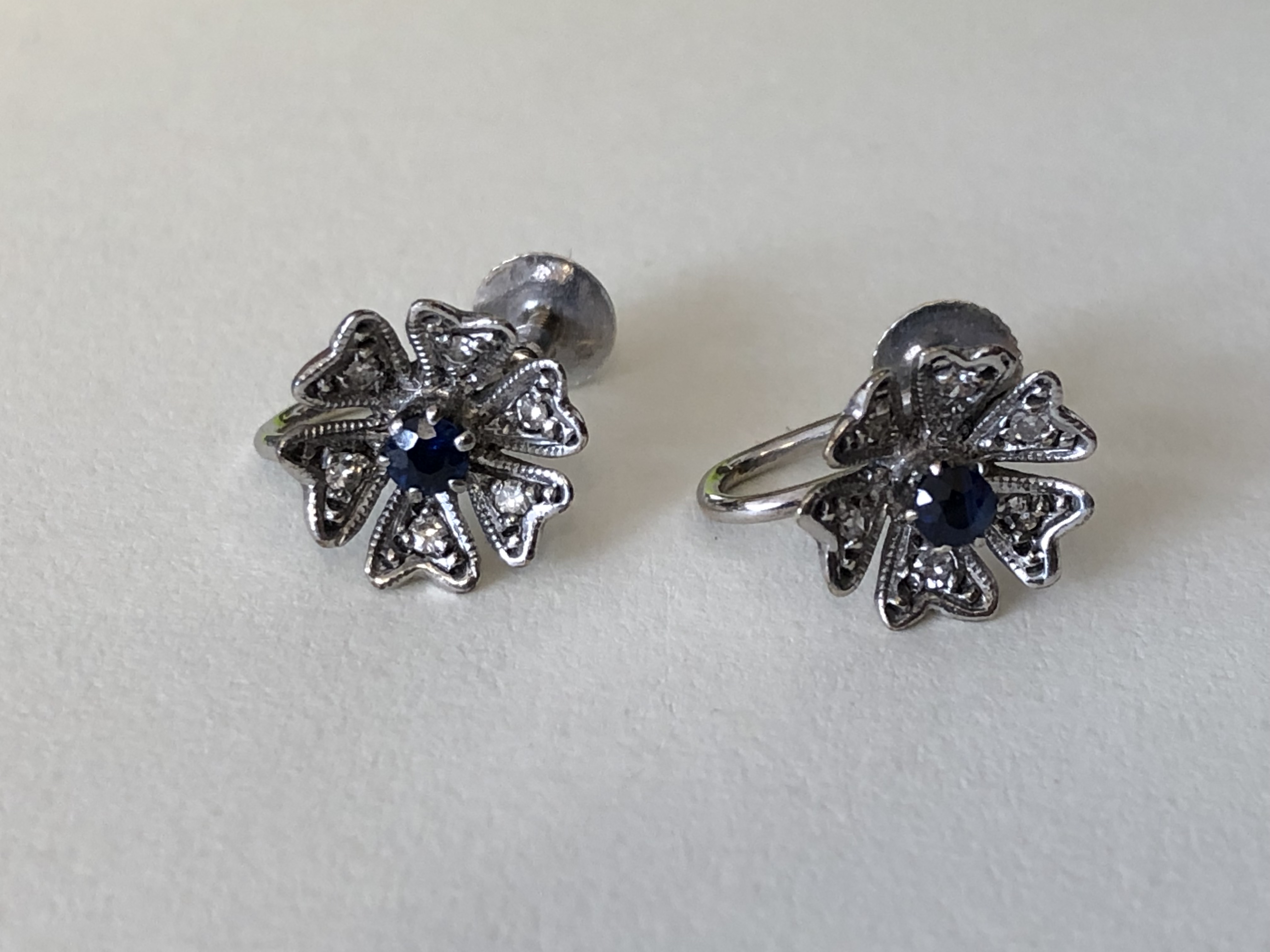 PAIR OF 9CT WHITE GOLD SAPPHIRE AND DIAMOND CLUSTER EARRINGS WITH SCREW BACK FITTINGS - Image 3 of 6