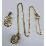 9CT GOLD INTERTWINED HOOP PENDANT ON TRACE CHAIN AND AN UNMARKED YELLOW METAL INITIAL PENDANT