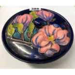 MOORCROFT POTTERY SHALLOW DISH AND COVER MAGNOLIA PATTERN ON A DEEP BLUE GROUND 16CM DIA APPROX