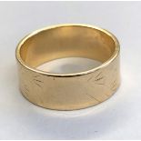 9CT GOLD WEDDING BAND 4.