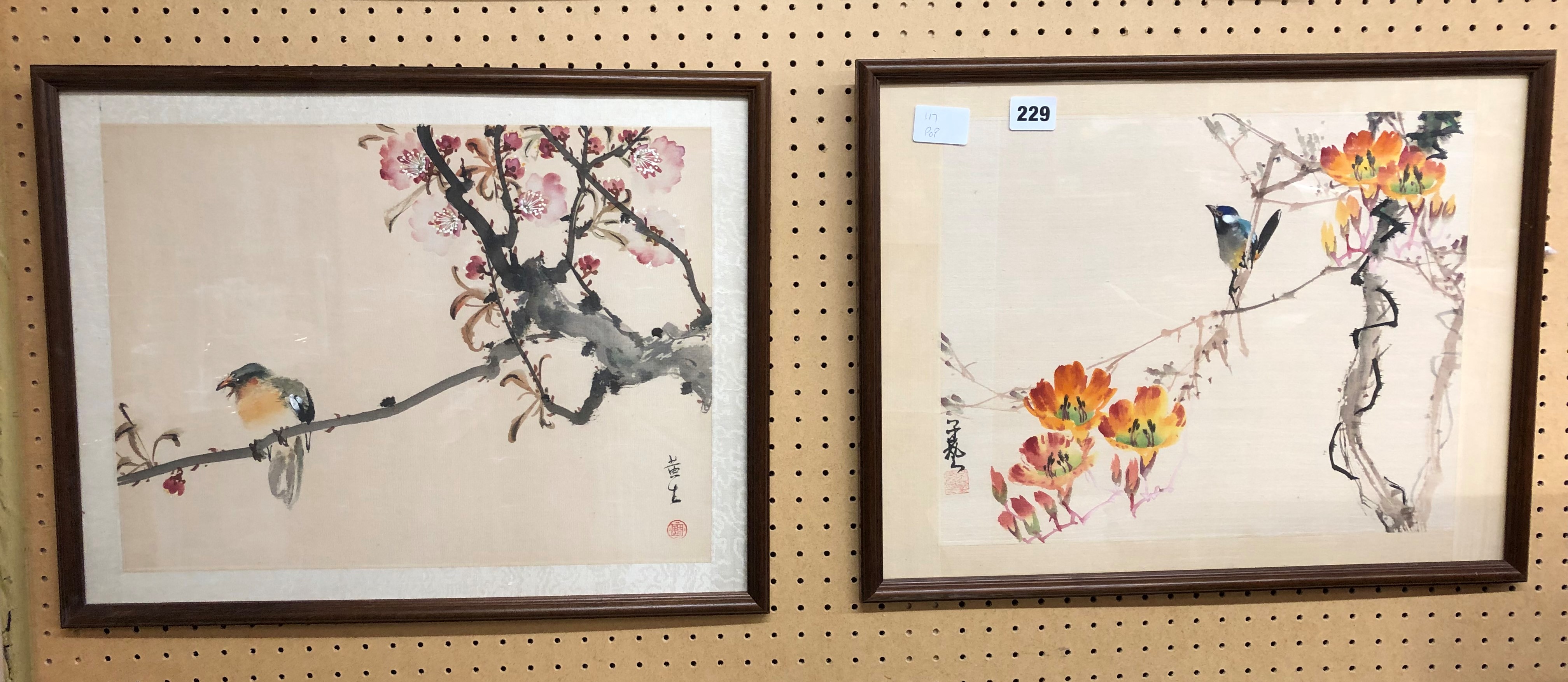 PAIR OF JAPANESE PRINTS DEPICTING BIRDS AND FOLIAGE 39CM X 30CM APPROX,