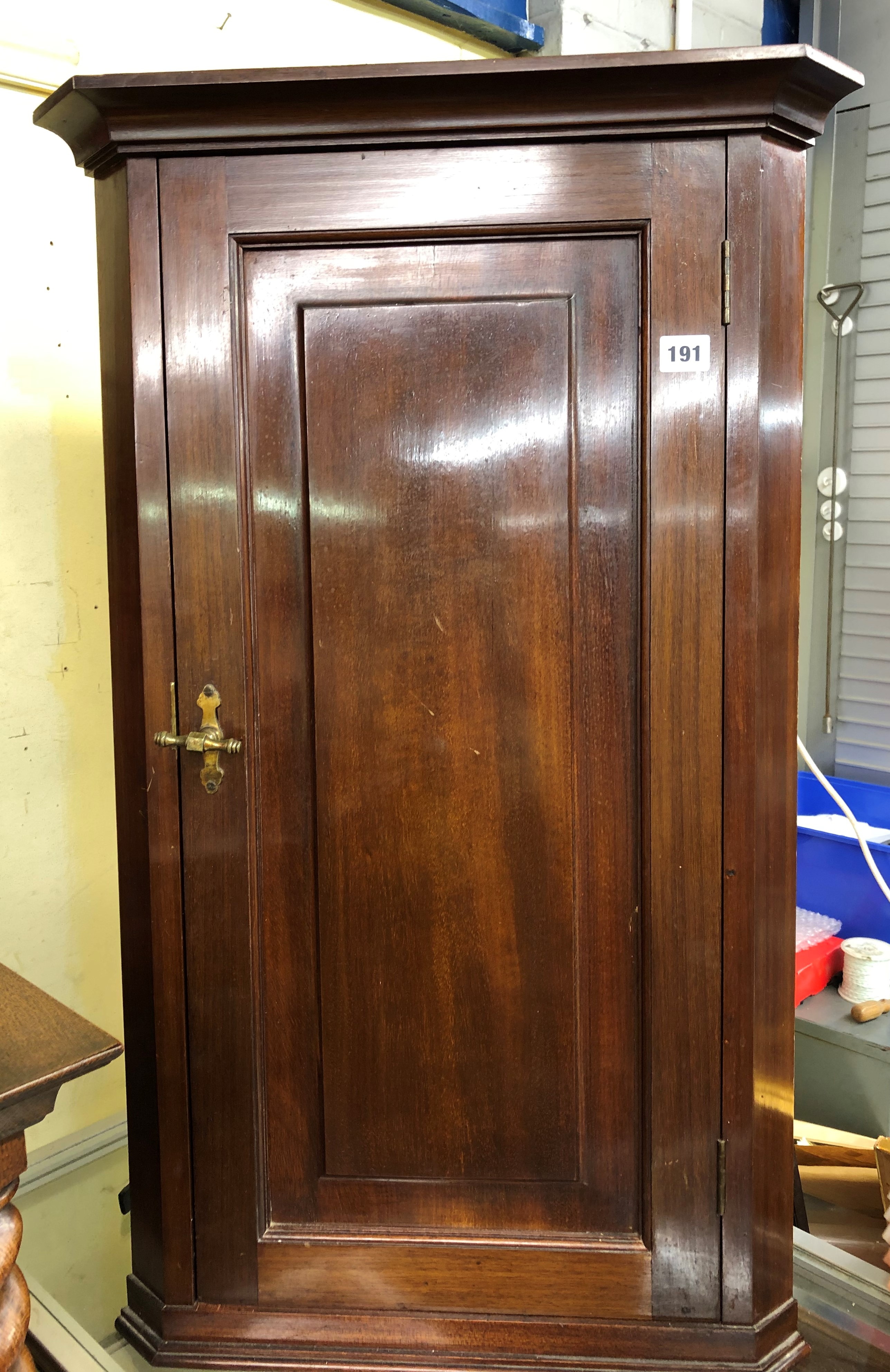 EDWARDIAN MAHOGANY WALL HANGING CORNER CABINET