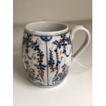 LATE 18TH/EARLY 19TH CENTURY PORCELAIN BARREL SHAPED MUG WITH STRAP HANDLE, DECORATED IN BLUE,