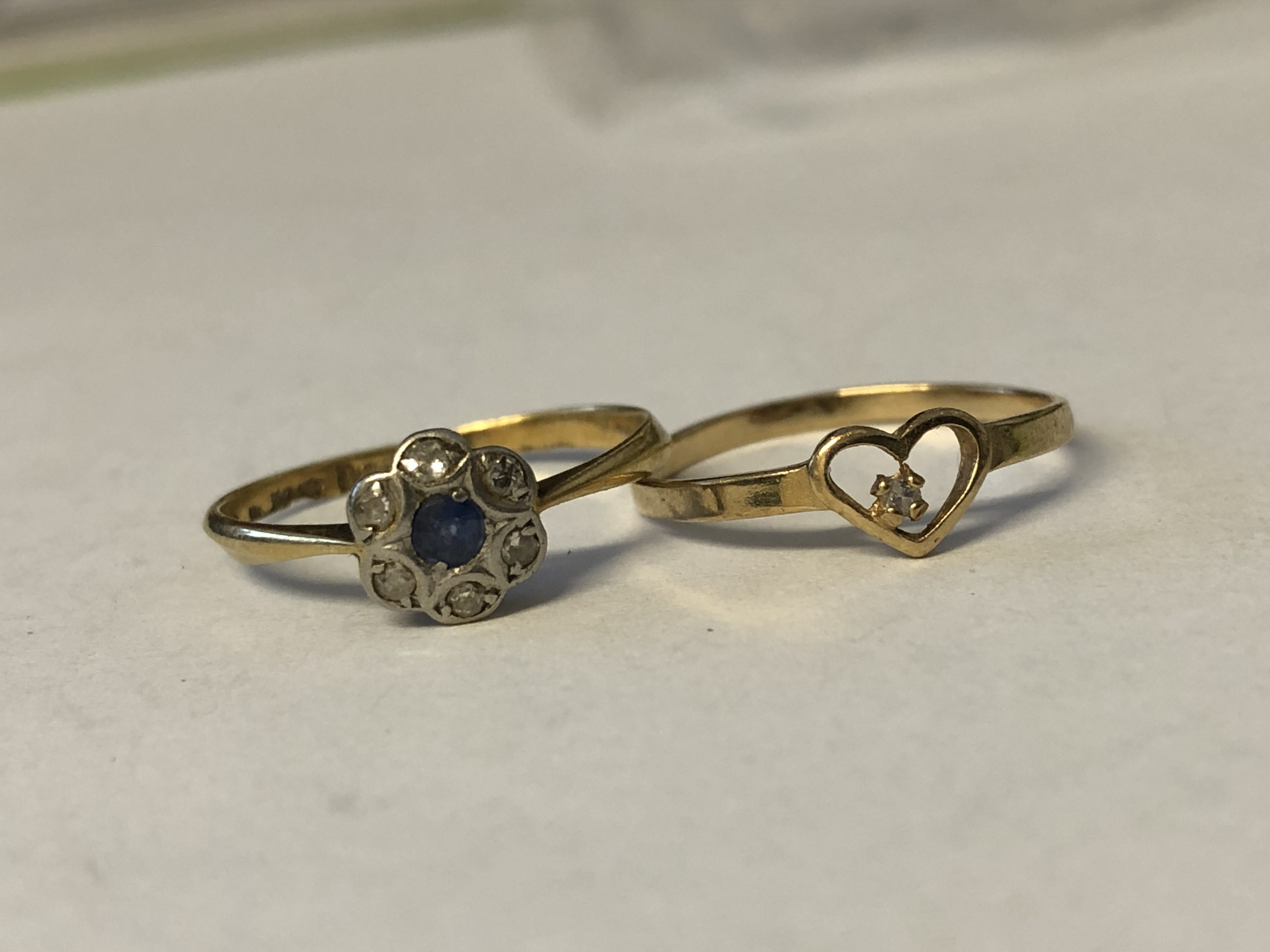 9CT GOLD HEART RING AND A 18CT GOLD SAPPHIRE CLUSTER RING 2G APPROX. - Image 4 of 4
