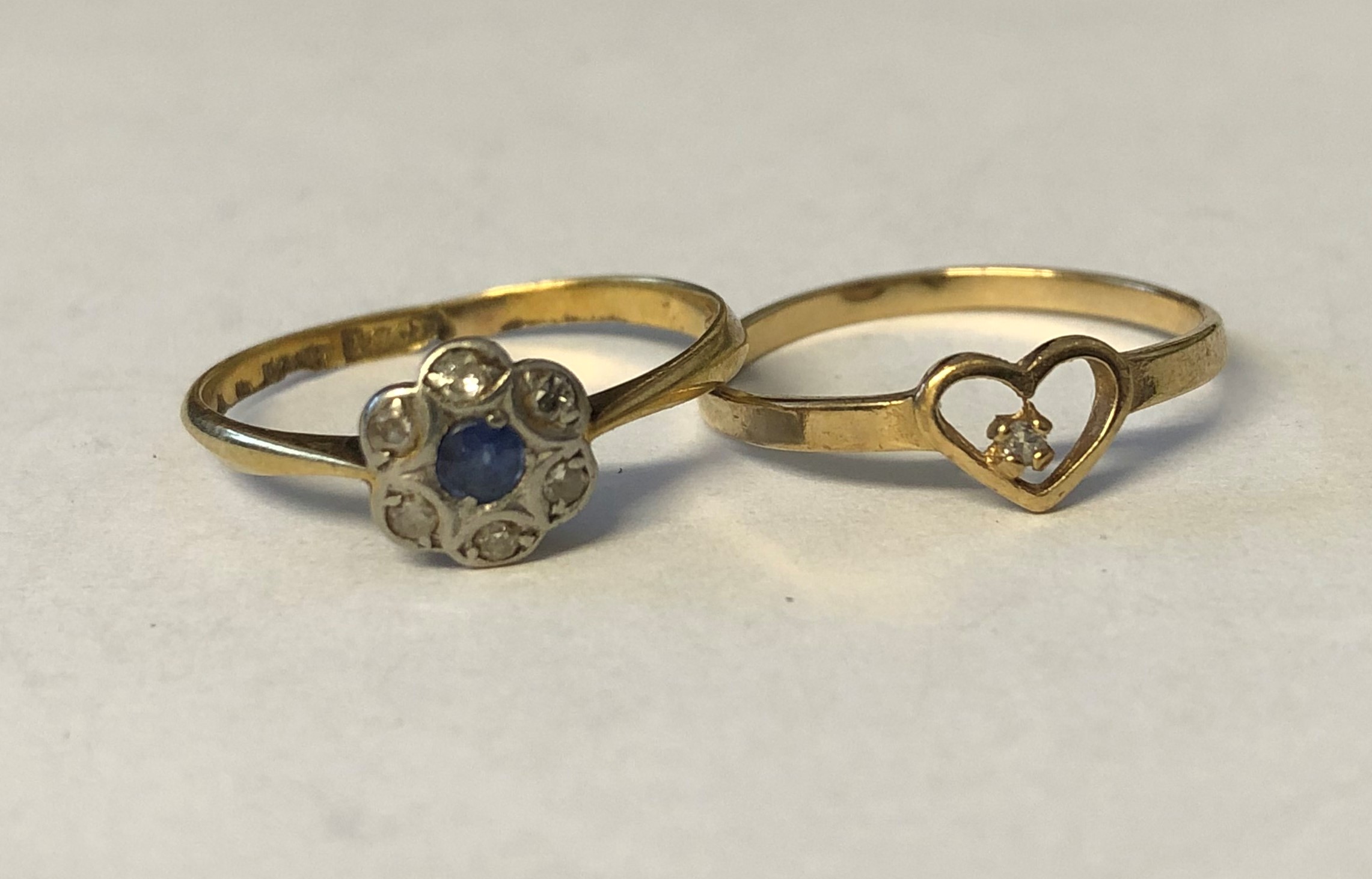 9CT GOLD HEART RING AND A 18CT GOLD SAPPHIRE CLUSTER RING 2G APPROX.