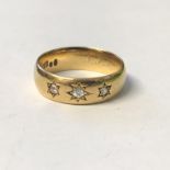 18CT GOLD THREE STONE DIAMOND GYPSY STYLE RING 7.5G APPROX.