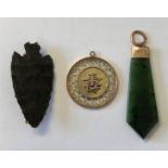 9CT GOLD MOUNTED JADE PENDANT, FLINT ARROWHEAD FASHION INTO A BROOCH WITH 9CT GOLD MOUNT,