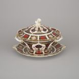 Royal Crown Derby 'Imari' (1128) Pattern Soup Tureen on Stand, 1978/79, height 8.7 in — 22 cm