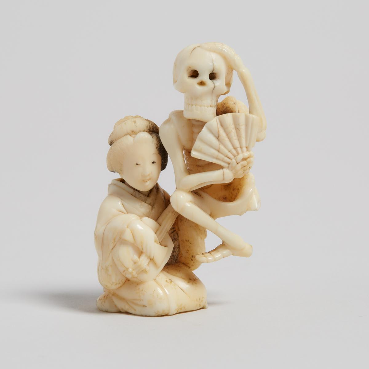 Two Ivory and Bone Carved Figural Netsuke, Edo/Meiji Period, 江戶／明治時期 牙雕石上僧 骨雕三味線演奏者一組兩件, largest hei - Image 4 of 7