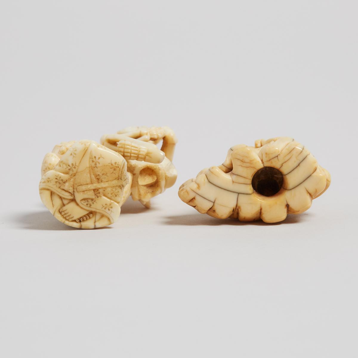 Two Ivory and Bone Carved Figural Netsuke, Edo/Meiji Period, 江戶／明治時期 牙雕石上僧 骨雕三味線演奏者一組兩件, largest hei - Image 3 of 7