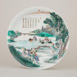 A Famille Verte Figural Dish, Kangxi Mark, 五彩詩文人物紋盤 「大清康熙年製」雙圈底款, diameter 11.4 in — 29 cm
