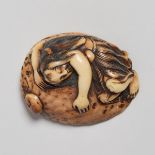An Ivory Netsuke of an Ama Sleeping on an Awabi Shell, Late 19th Century, 十九世紀晚期 牙雕海女雙面根付, length 2.