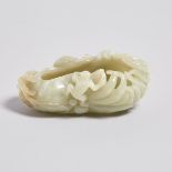 A Celadon Jade 'Buddha's Hand Citron and Monkeys' Washer, 18th/19th Century, 十八／十九世紀 青白玉"福壽封侯"水洗, le