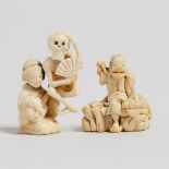 Two Ivory and Bone Carved Figural Netsuke, Edo/Meiji Period, 江戶／明治時期 牙雕石上僧 骨雕三味線演奏者一組兩件, largest hei