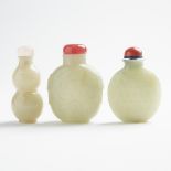 A Group of Three Jade Snuff Bottles, 19th Century/20th Century, 十九/二十世紀 玉雕'壽'字紋 人物故事紋鼻煙壺三隻, largest