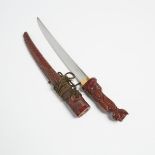 A Red Lacquer 'Dragon' Tanto, Signed Izumi Kami Fujiwara Kunisada, Edo/Meiji Period, 日本 江戶/明治時期 和泉守藤