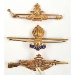 3 9ct gold R Artillery sweetheart tie pins, cap badge centre, enamelled collar grenade centre and