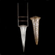 An Indian dagger katar. 19th century, blade 21cms, raised central rib and swollen point, in a