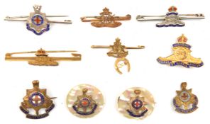 5 R Sussex Regt sweetheart badges, including MOP roundels (2), “Silver” tie pin etc; 5 R