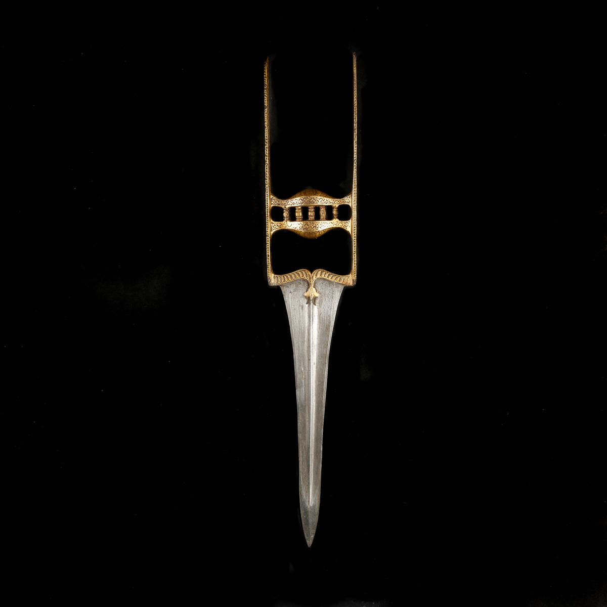 An Indian dagger katar. 19th century, blade 26cms with central rib and thickened point, iron hilt - Image 2 of 3