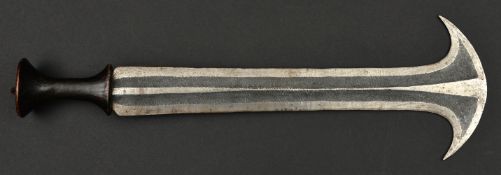 An African Central Congolese (Mongo) tribal knife. Early 20th century, finely forged broad DE