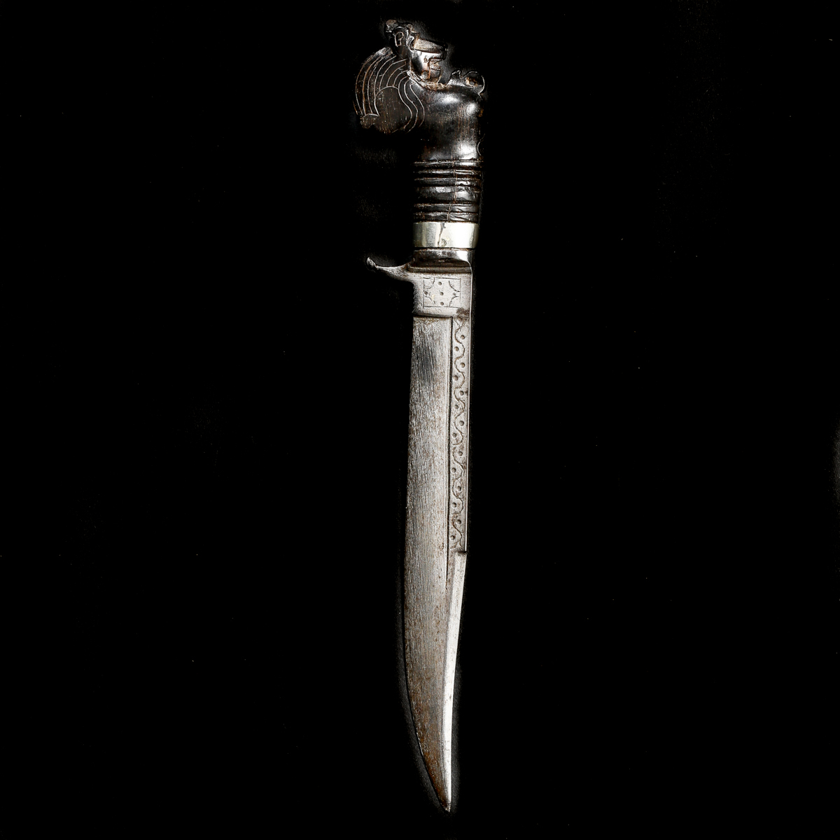 A rare Ceylonese knife kirichchiya. Slightly curved SE blade 15cms dated 1939 and with single - Image 2 of 3