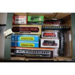 17 items of HO continental model railway. A Pemot DR class 91 2-6-0 tank locomotive, RN 91 791. In