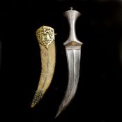An Indian dagger jambiya. Late 19th century, curved DE blade 21cms with thickened point, iron hilt
